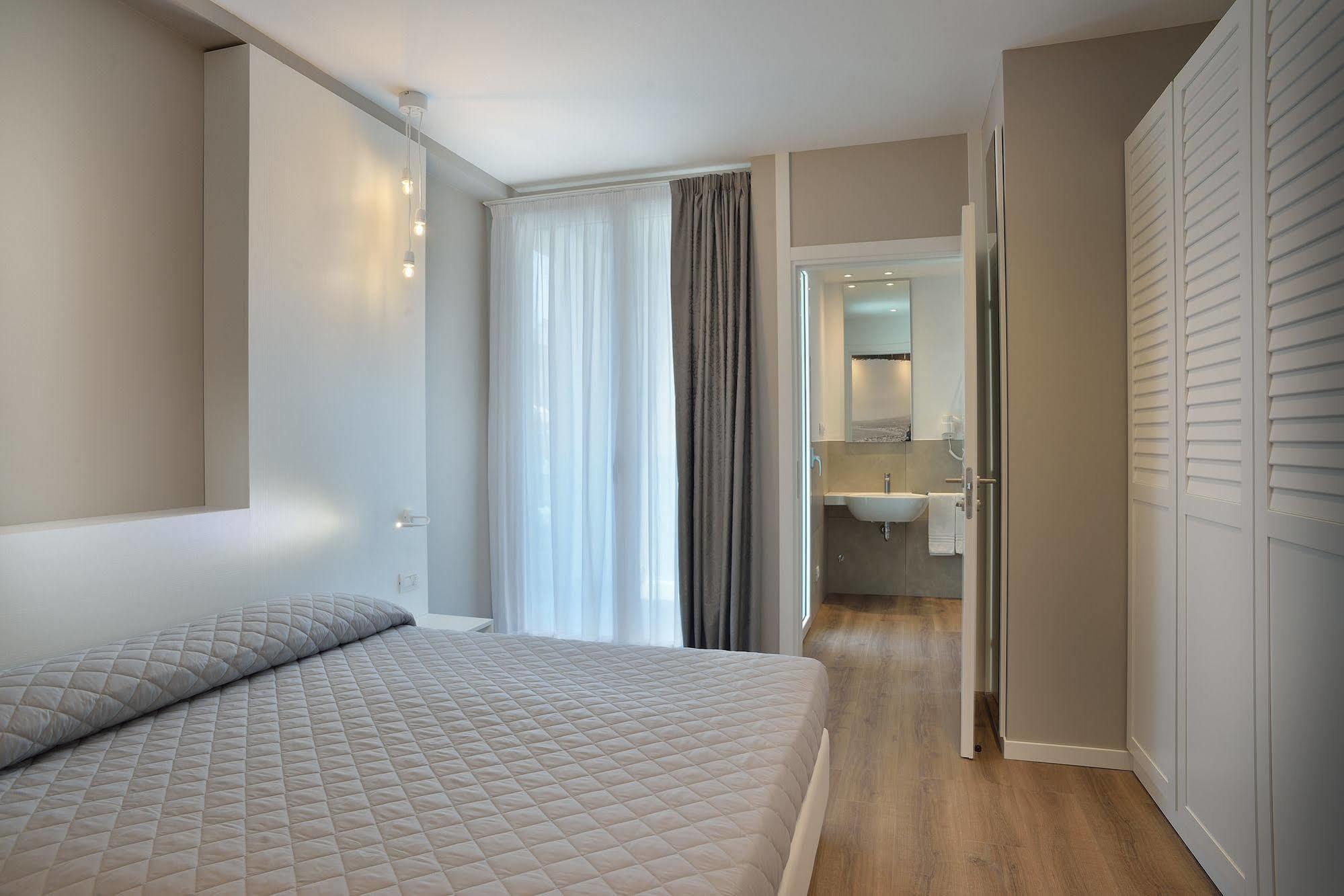 Embassy Hotel & Spa Cattolica Exteriör bild