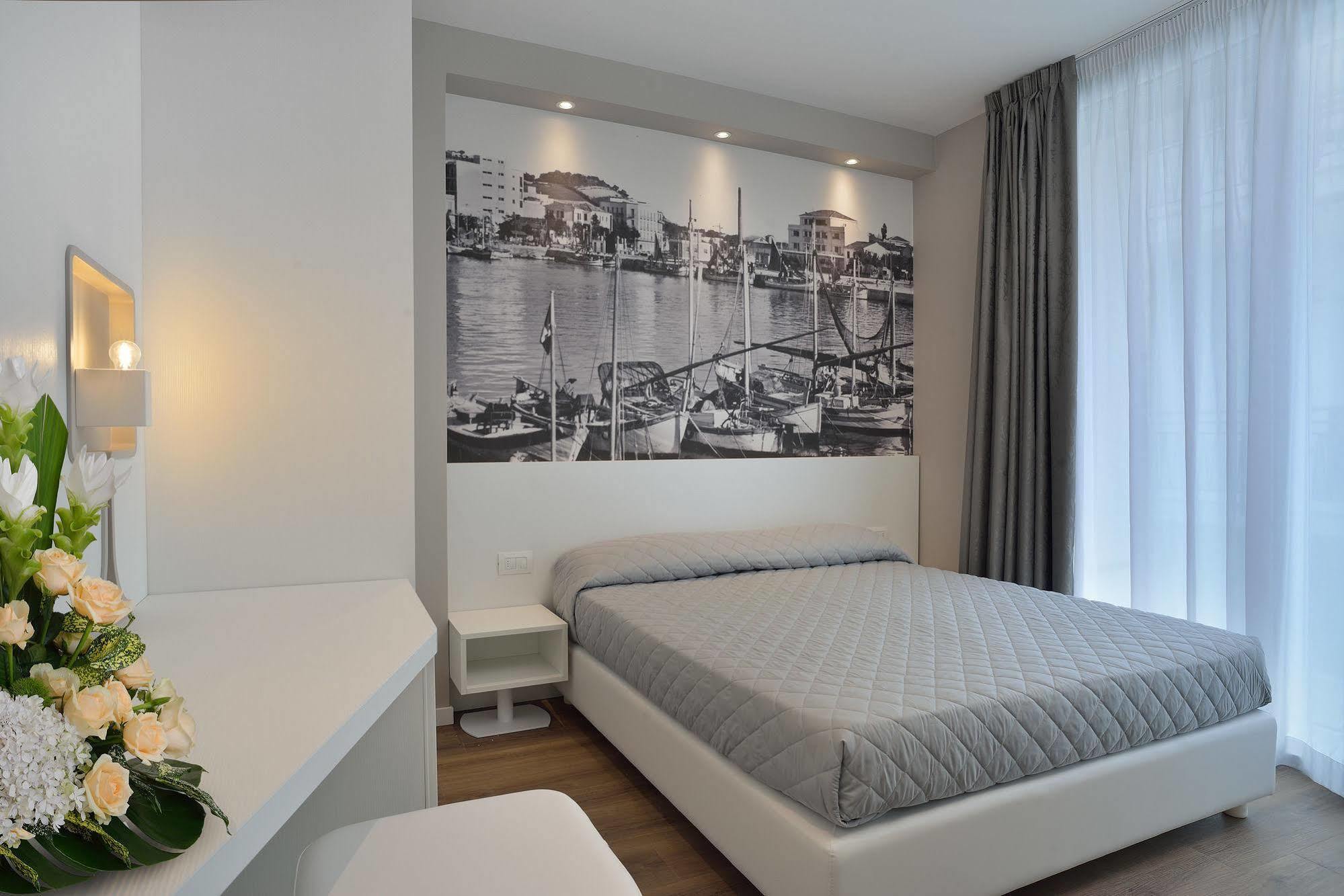 Embassy Hotel & Spa Cattolica Exteriör bild