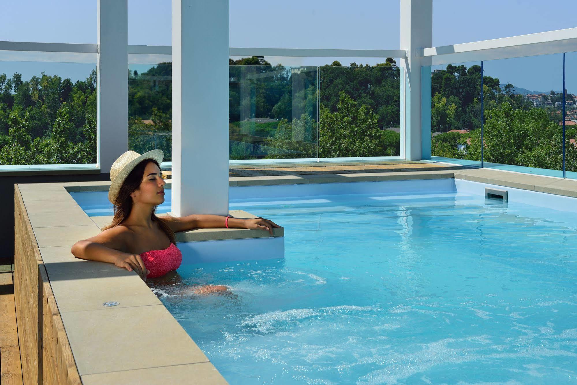 Embassy Hotel & Spa Cattolica Exteriör bild
